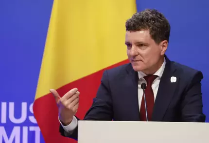 Petiţie ca Nicușor Dan și parlamentarii să numească judecători independenți la CCR. Are 123.000 de semnături Petiţie ca Nicușor Dan și parlamentarii să numească judecători independenți la CCR. Are 123.000 de semnături